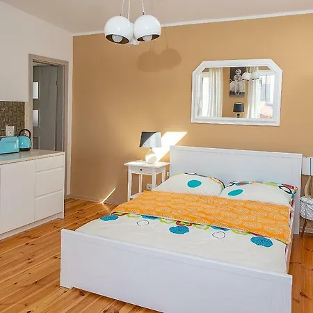 Koffi 16 Apartment Puck